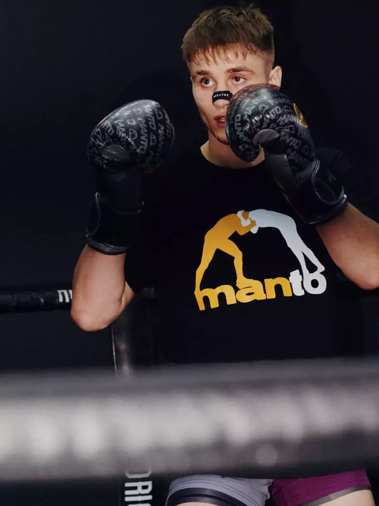 Боксёрские перчатки MANTO ACE