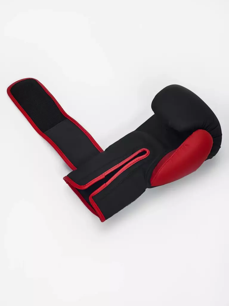 Боксёрские перчатки MANTO ESSENTIAL чёрно-красные