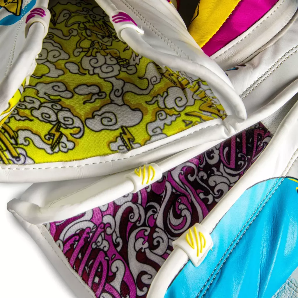 Боксёрские перчатки Sanabul Ronin Professional Boxing Gloves