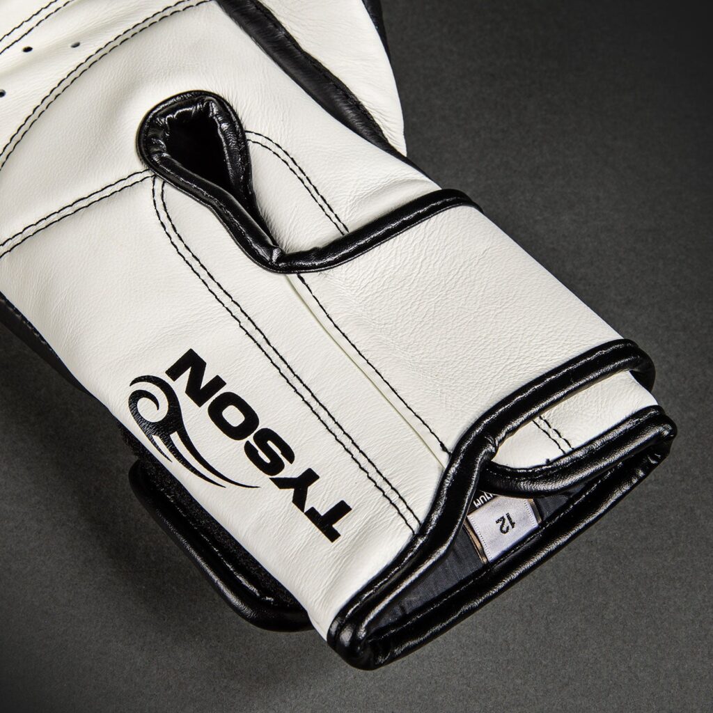 Перчатки Venum Giant 2.0 Mike Tyson Pro Boxing s - Deep Black/Optical White