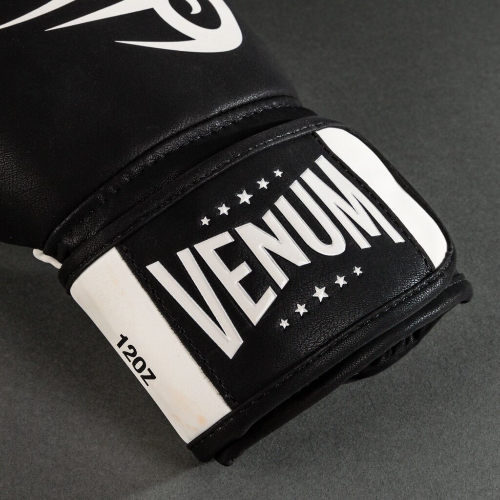Перчатки Venum Mike Tyson Replica Boxing s - Deep Black/Optical White