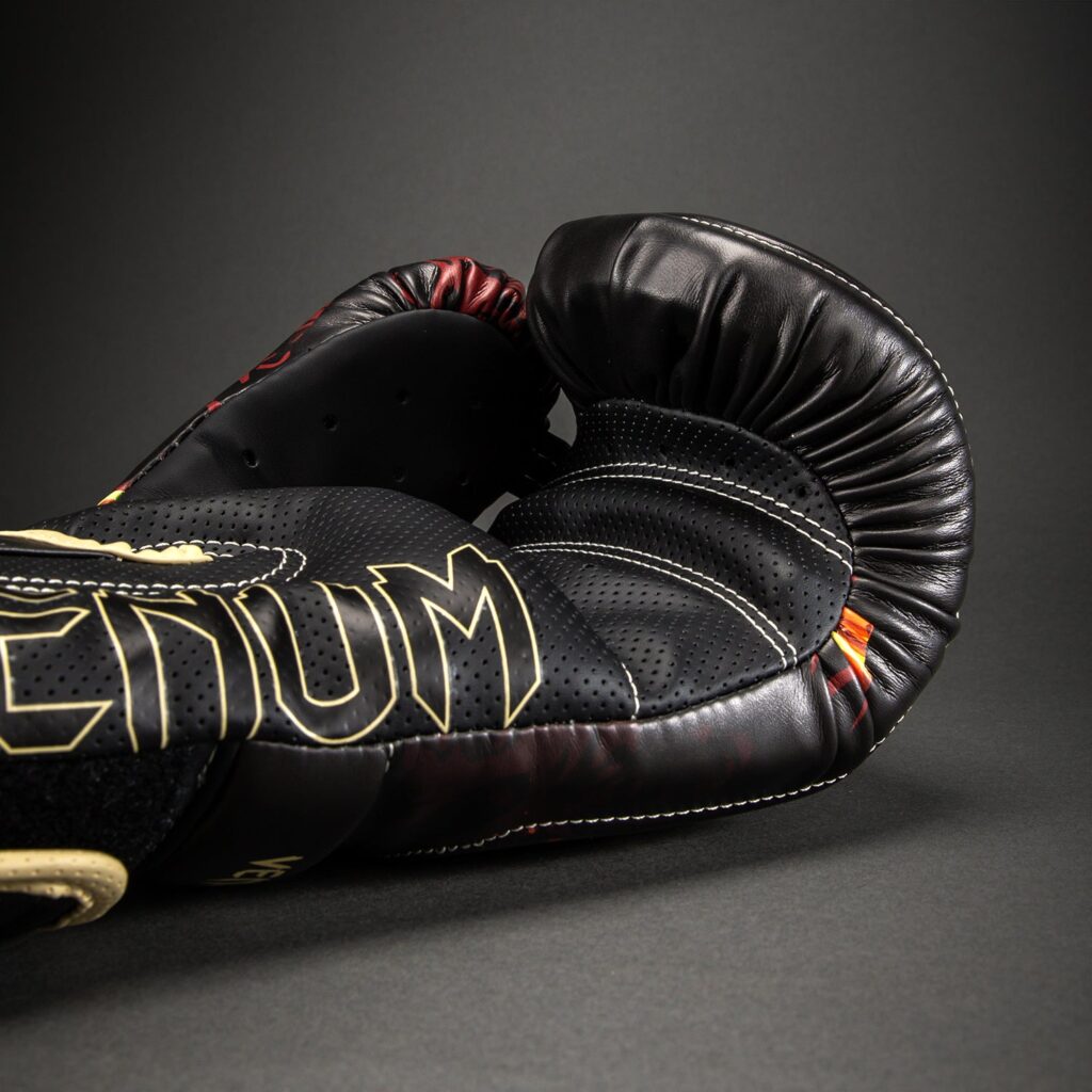 Перчатки Jujutsu Kaisen x Venum Sukuna Impact Evo Boxing s - Black/Beige