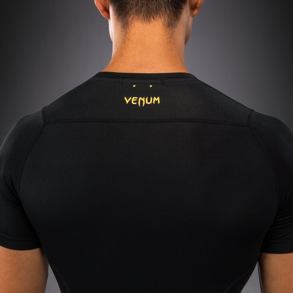Рашгард Venum G-Core Short Sleeve - Black/Gold