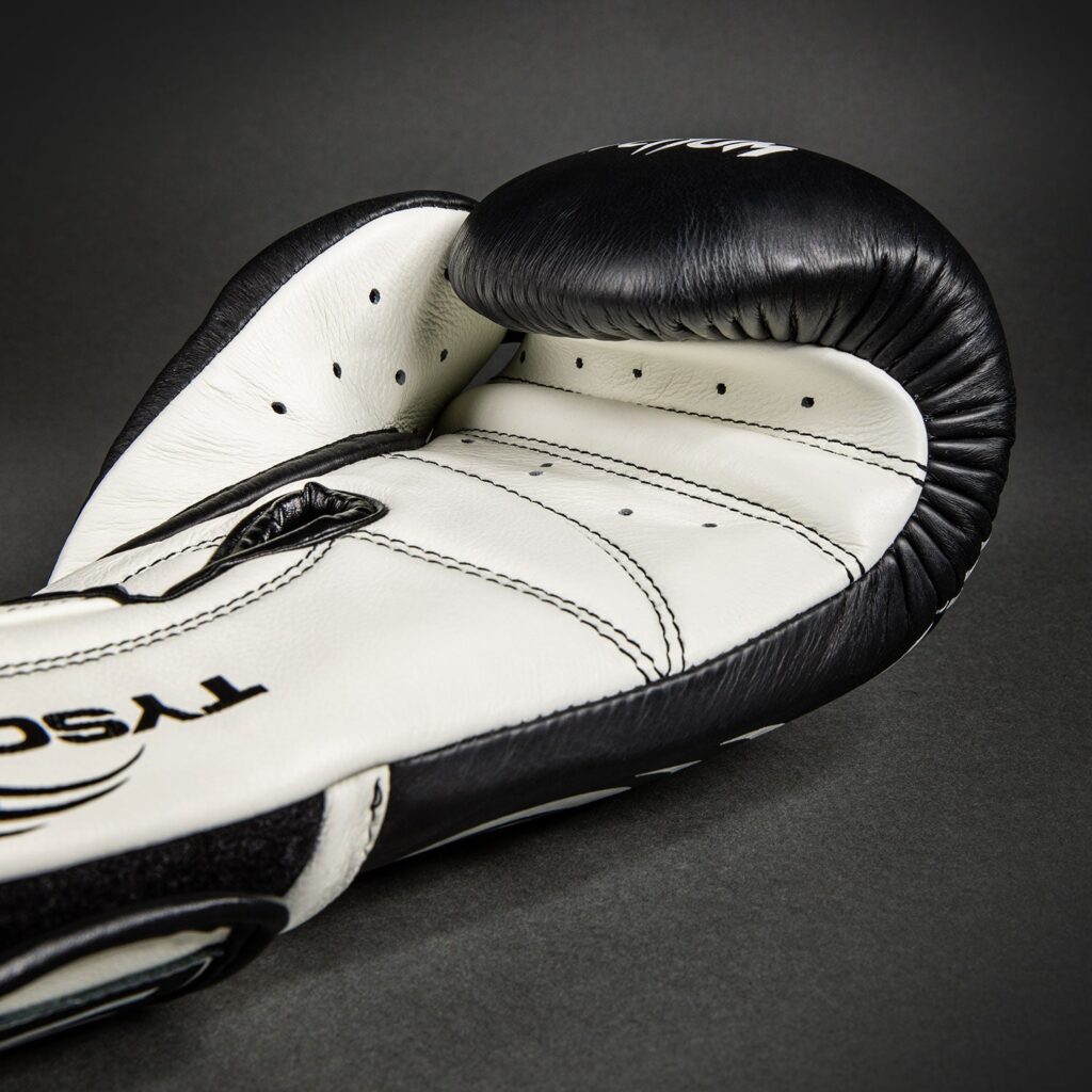 Перчатки Venum Giant 2.0 Mike Tyson Pro Boxing s - Deep Black/Optical White