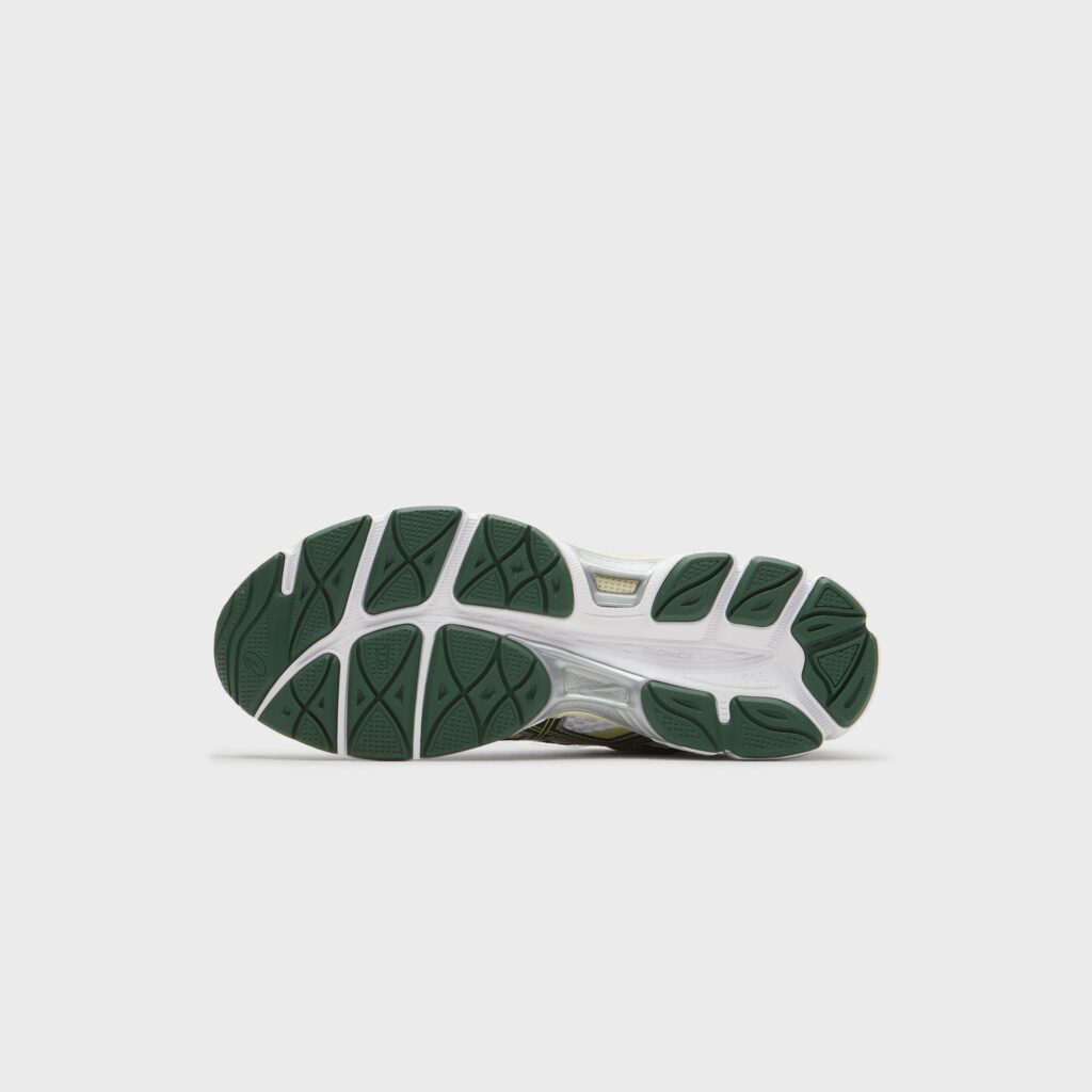Кроссовки ASICS Gel-Cumulus 16 - White / Forest Night
