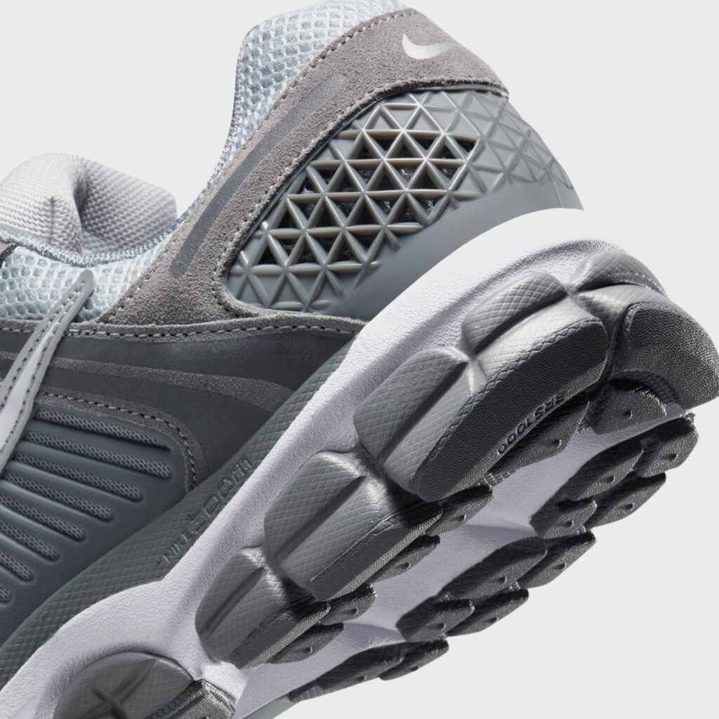 Кроссовки Nike Zoom Vomero 5 - Cool Grey / White / Wolf Grey