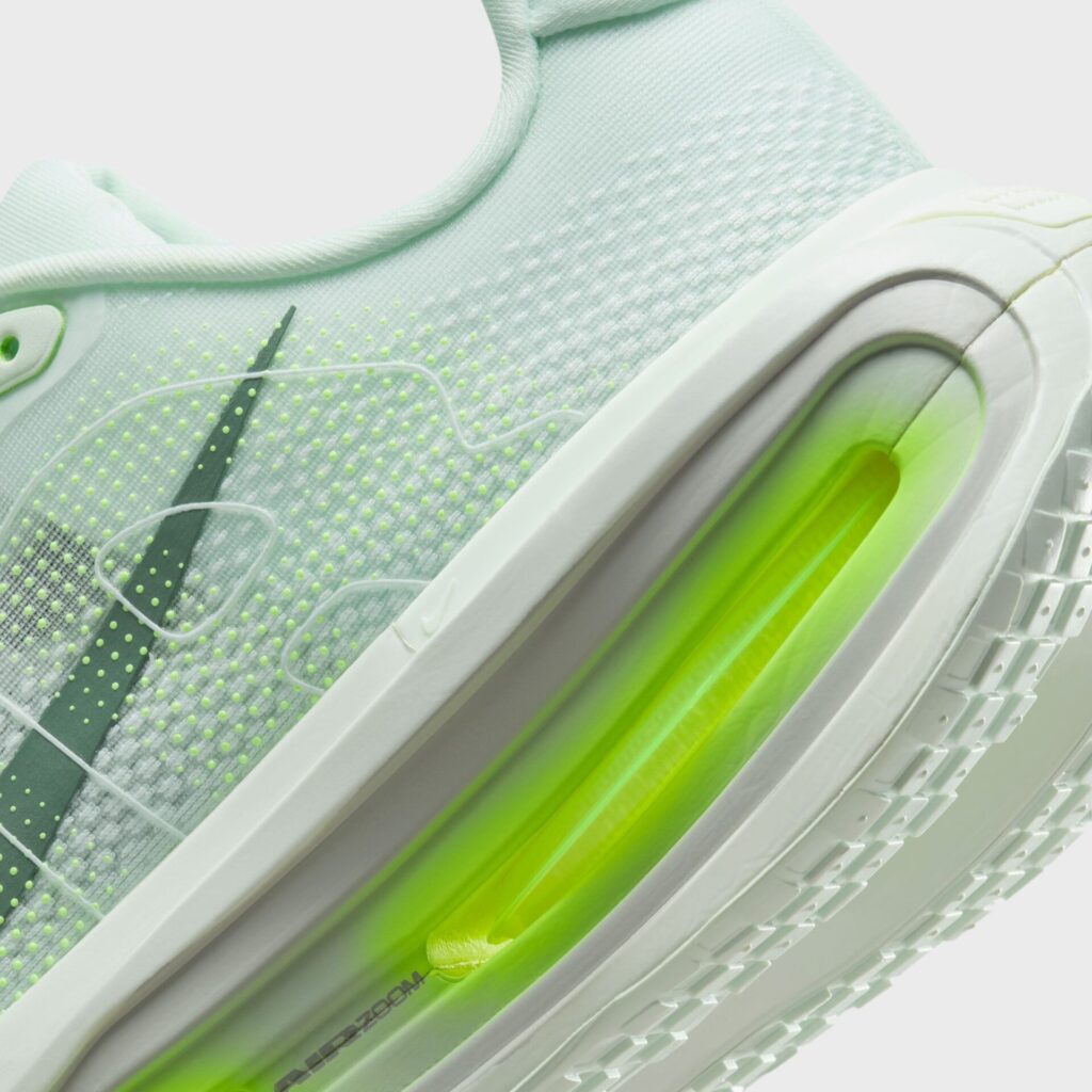 Кроссовки Nike Vomero Premium - Barely Green / Barely Volt / Volt / Clay Green