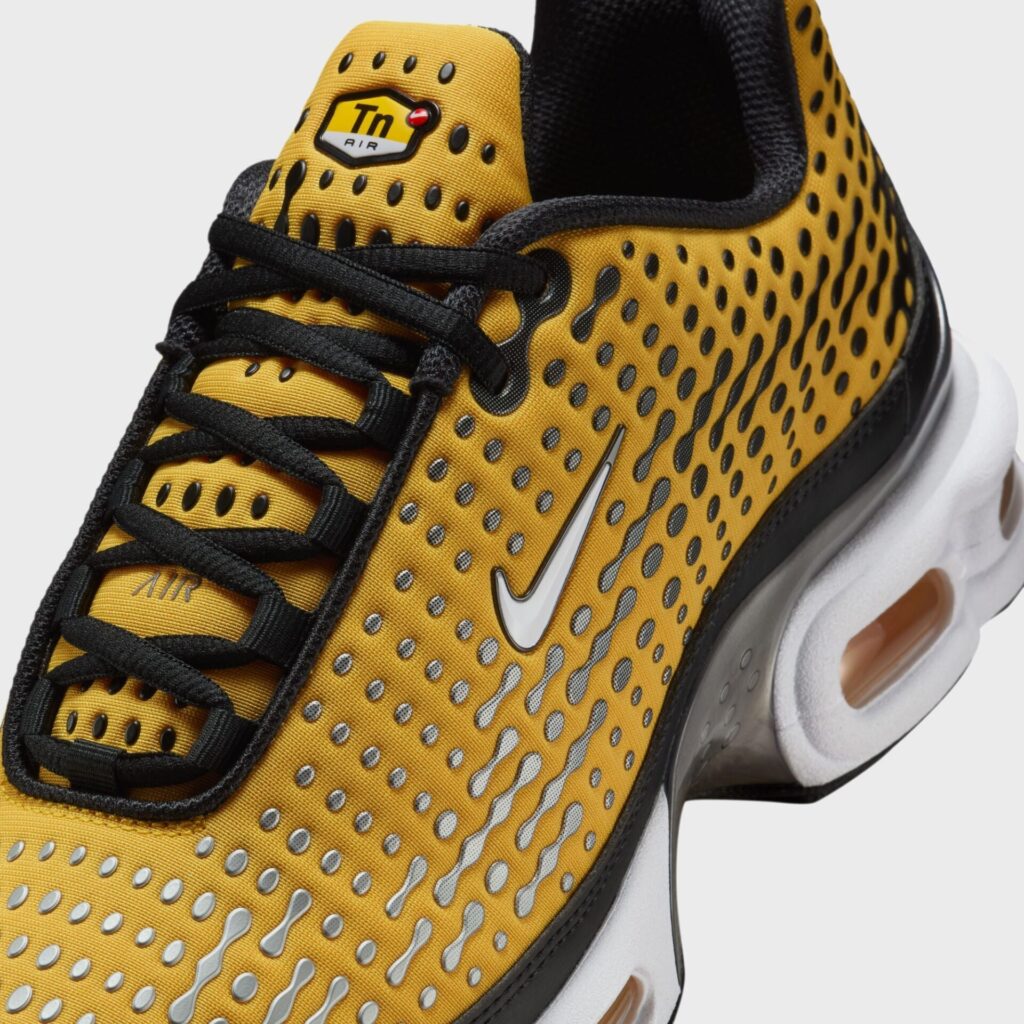 Кроссовки Nike Air Max Plus VII - Varsity Maize / White / Black