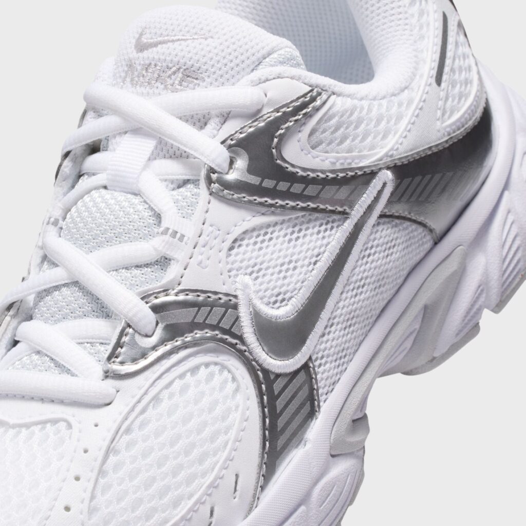 Кроссовки Nike GS V5 Rnr - White / Metallic Silver / Pure Platinum