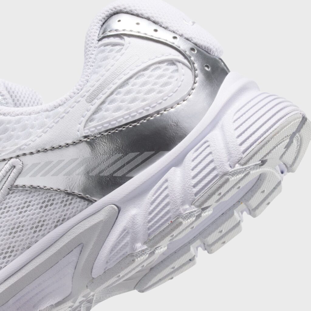 Кроссовки Nike GS V5 Rnr - White / Metallic Silver / Pure Platinum