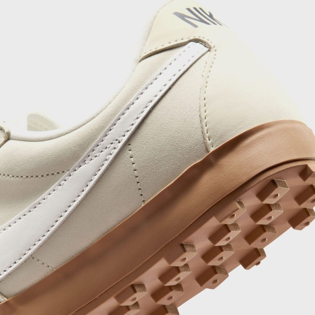Кроссовки Nike Astrograbber QS - Coconut Milk / Sail / Gum Light Brown