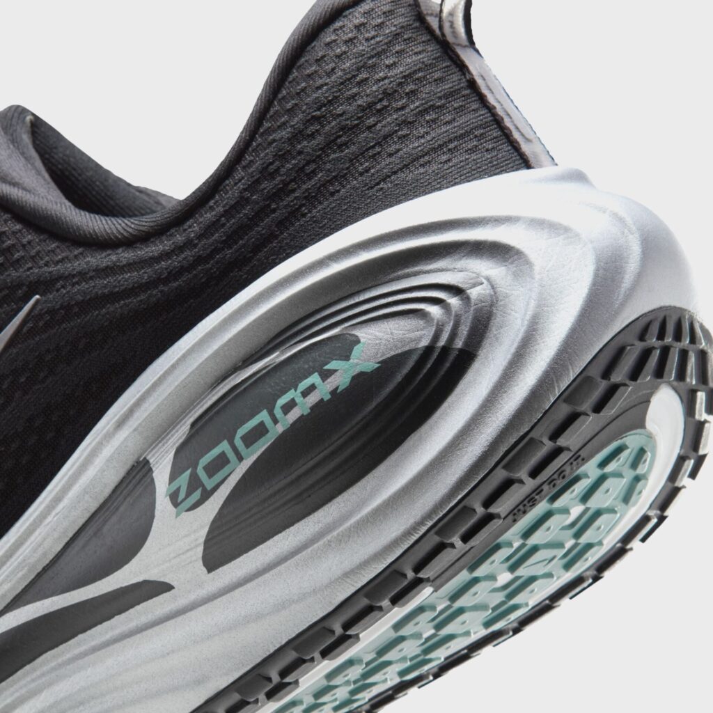Кроссовки Nike Vomero Plus Anthracite - Reflect Silver / Cannon White