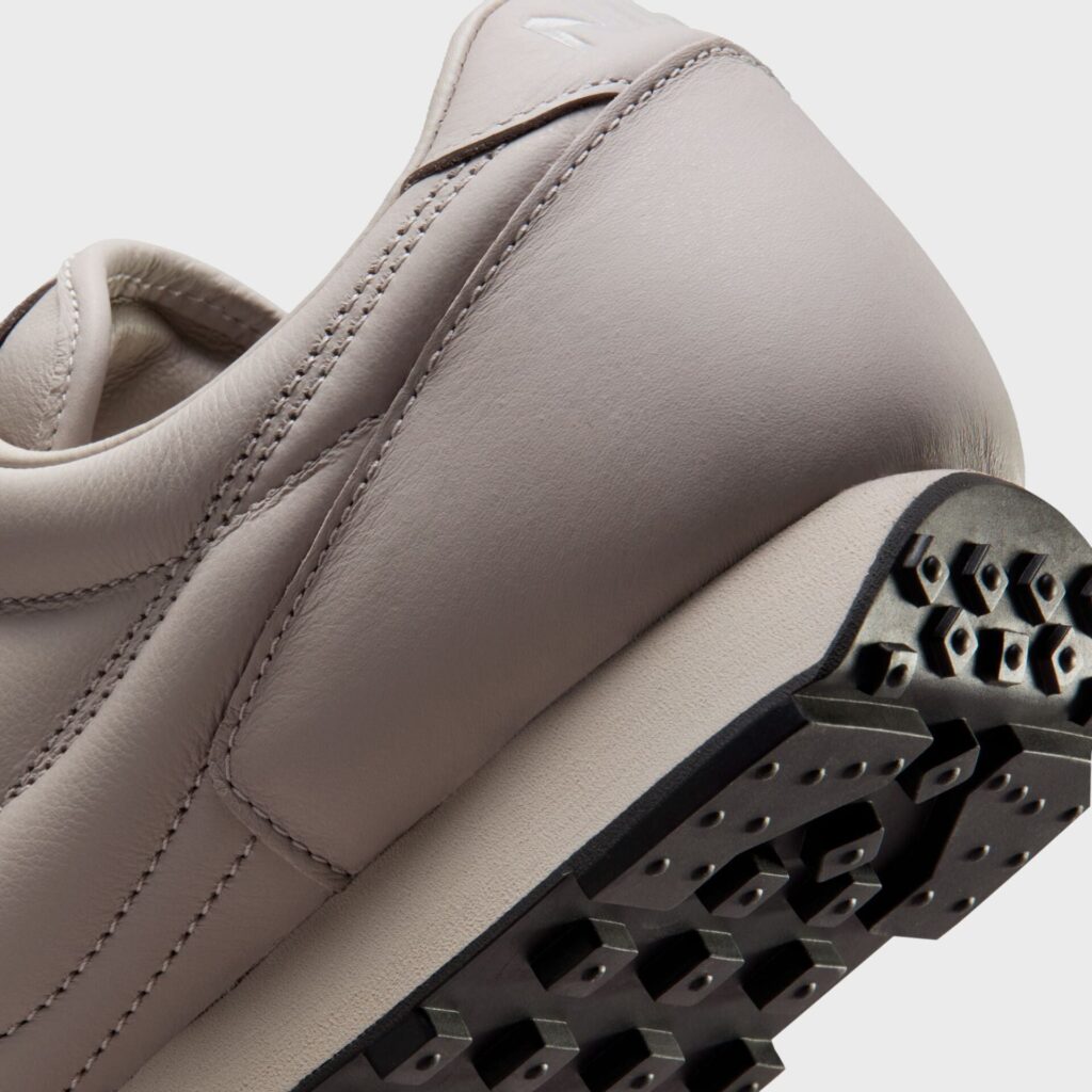 Кроссовки Nike Daybreak SP - Anthracite / Coconut Milk / Black