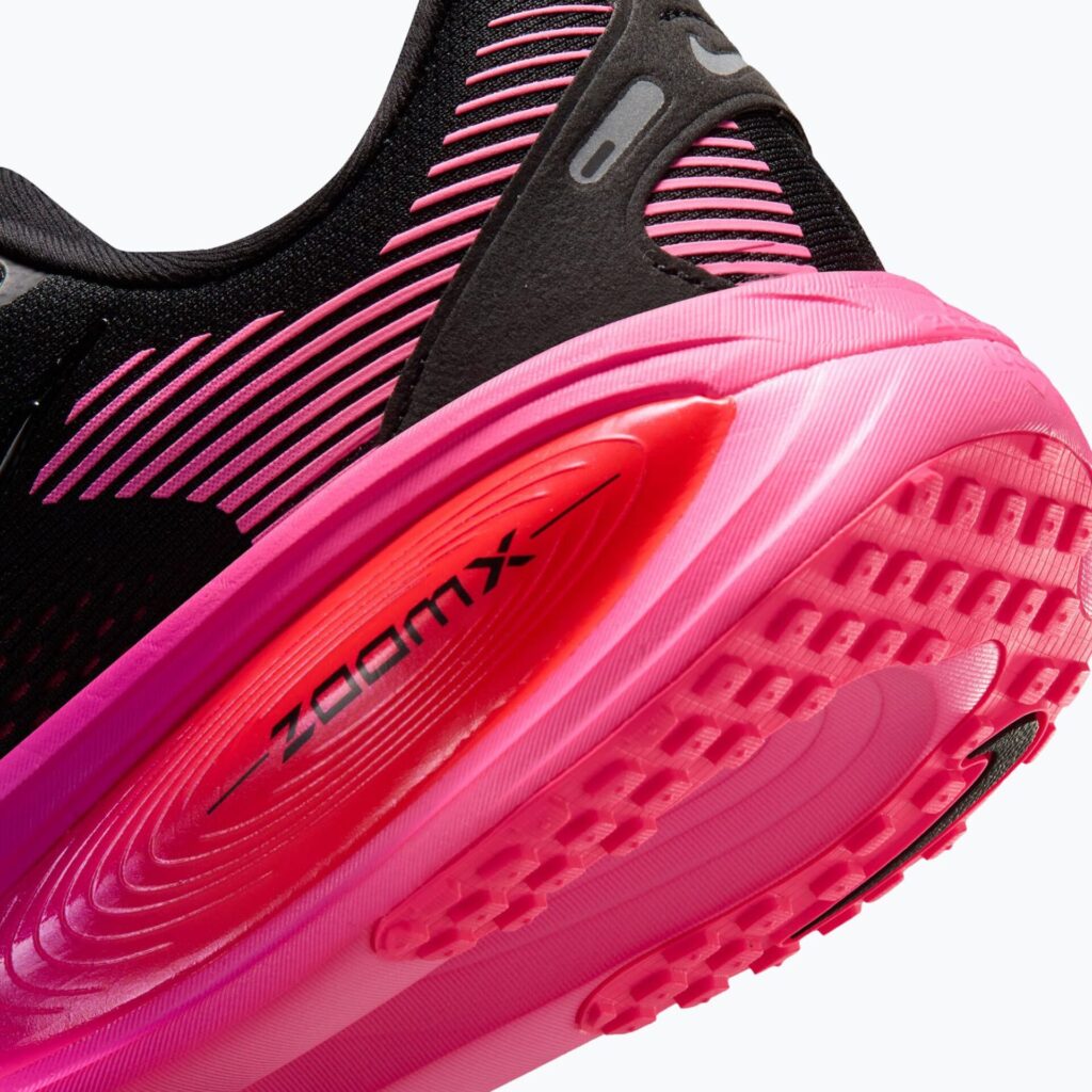 Женские Кроссовки Nike Vomero 18 черный/гипер розовый/лазерный малиновый/черный