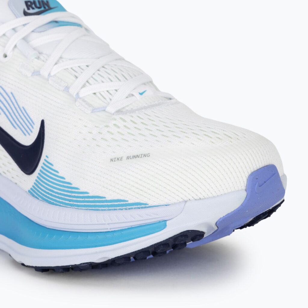 Женские Кроссовки Nike Vomero 18 бело-голубой автомобиль