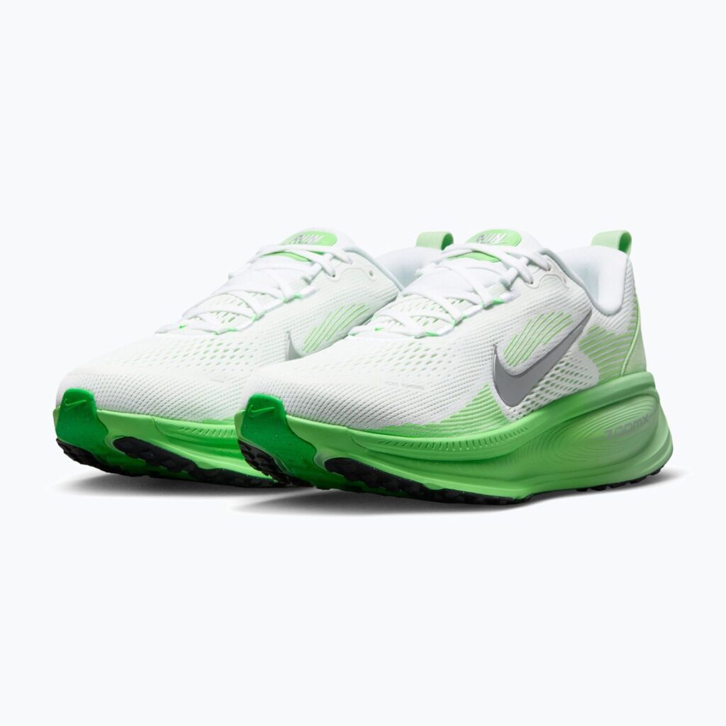 Женские кроссовки Nike Vomero 18 белого / зеленого / металлического серебра