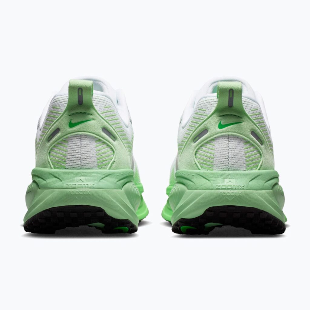 Женские кроссовки Nike Vomero 18 белого / зеленого / металлического серебра