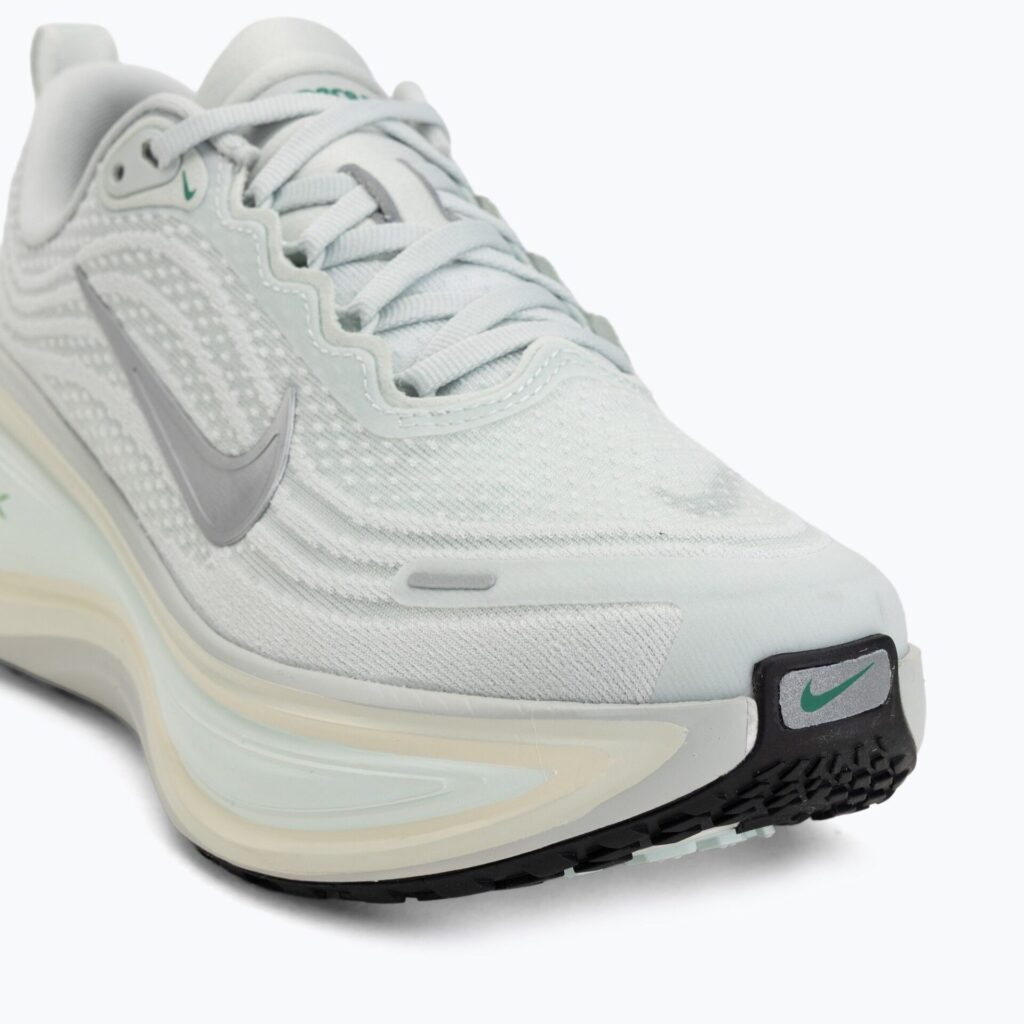Женские кроссовки Nike Vomero Плюс светлое серебро / металлическое серебро
