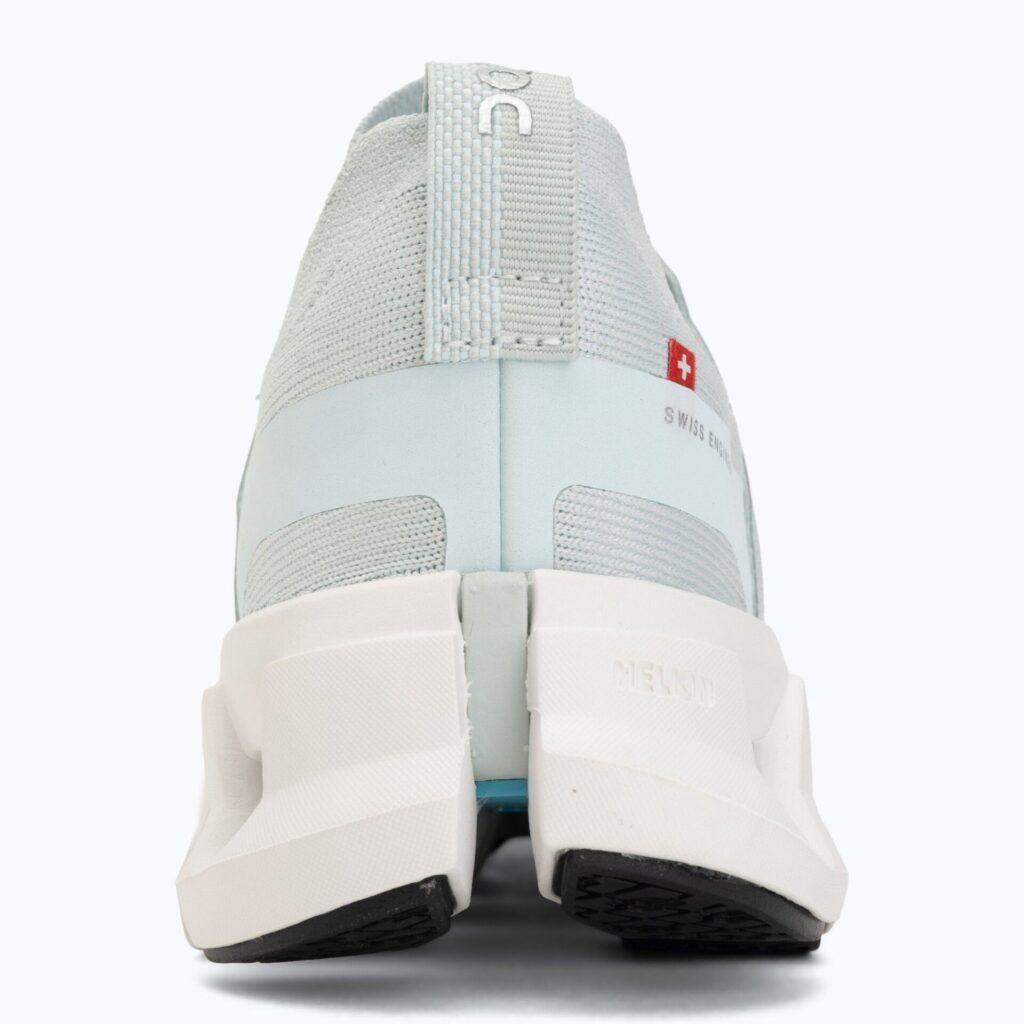 Женские кроссовки для бега On Cloudswift 4 surf/white