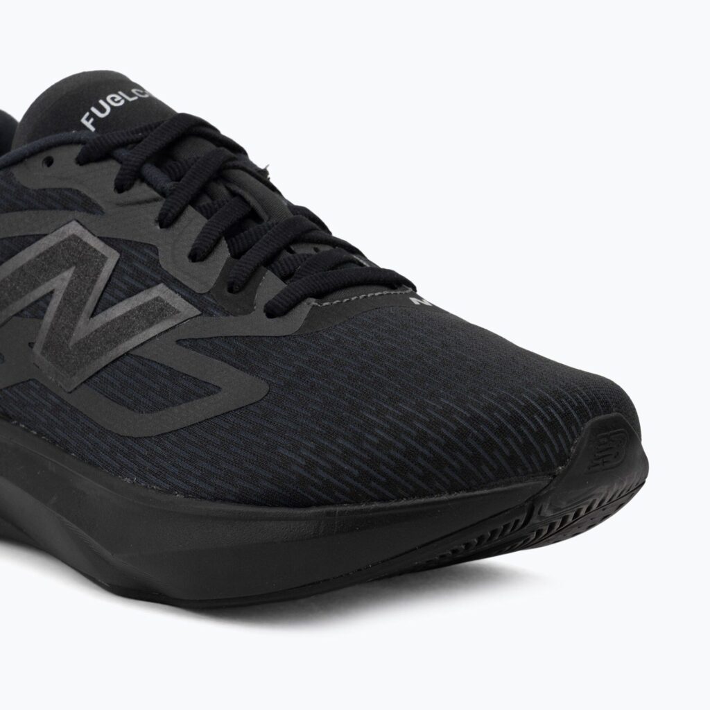 Кроссовки для бега New Balance FuelCell Flite-R V1 black/black cement/bright mint