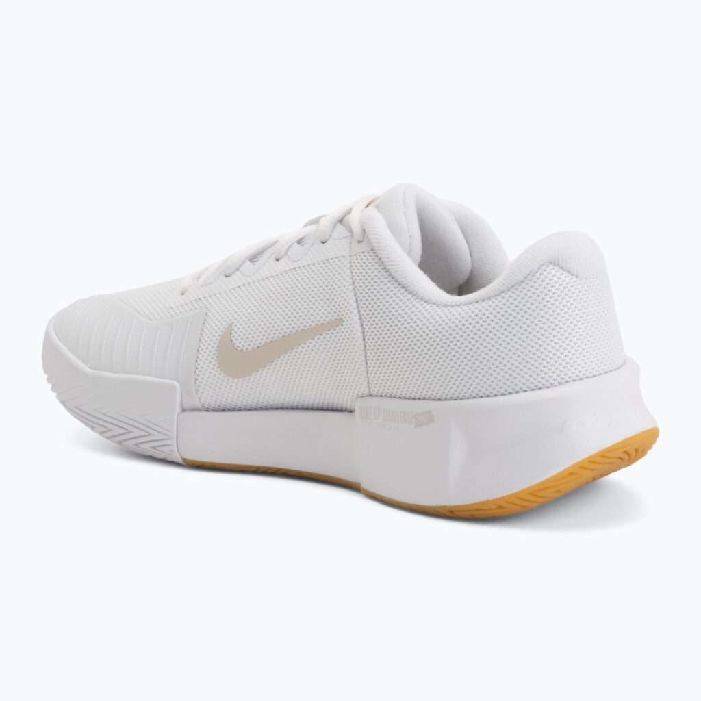 Женские теннисные кроссовки Nike GP Challenge Pro white/summit white/linen/light orewood brown