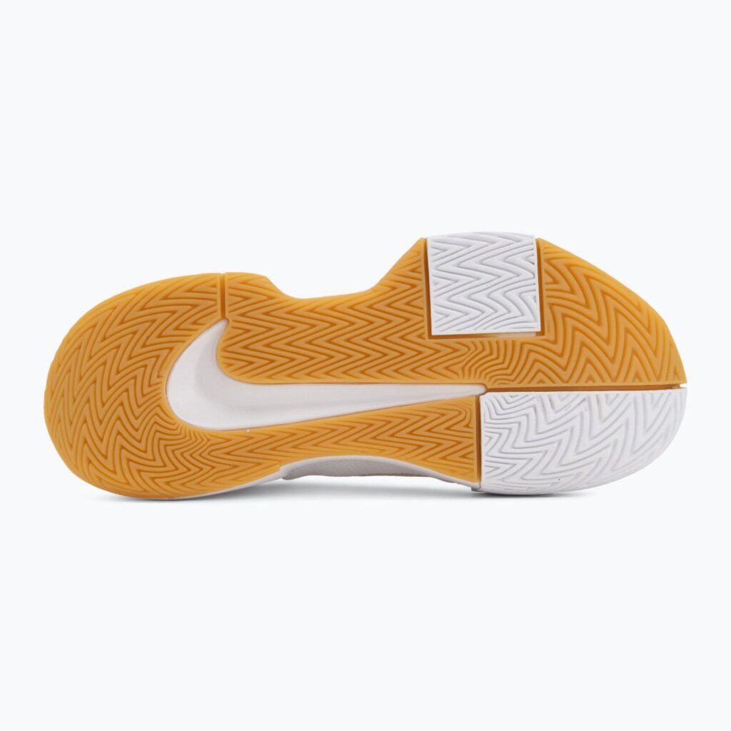 Женские теннисные кроссовки Nike GP Challenge Pro white/summit white/linen/light orewood brown