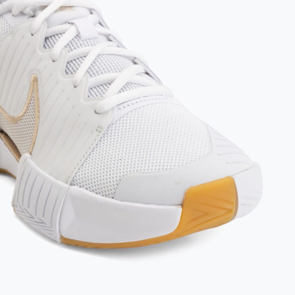 Женские теннисные кроссовки Nike GP Challenge Pro white/summit white/linen/light orewood brown