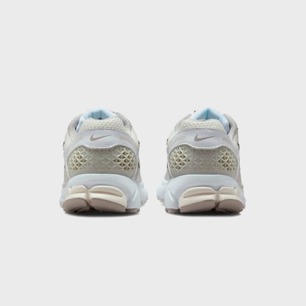 Кроссовки Nike Zoom Vomero 5 - White / Light Bone / Phantom / College Grey