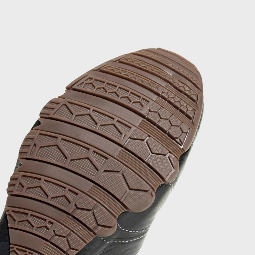 Кроссовки adidas WMNS Ghost Sprint - Core Black / Gum / Gold Metallic