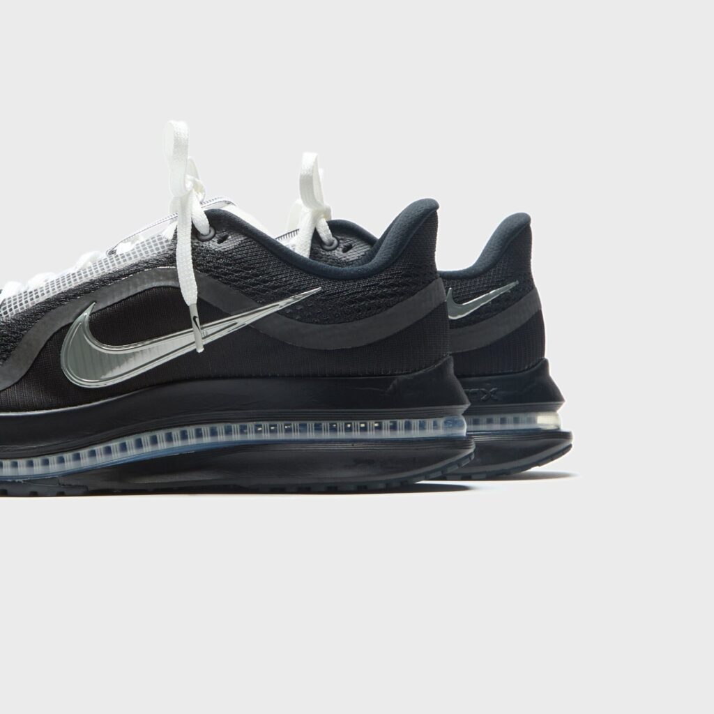 Кроссовки Nike Pegasus Premium SP - Black / Metallic Silver / White