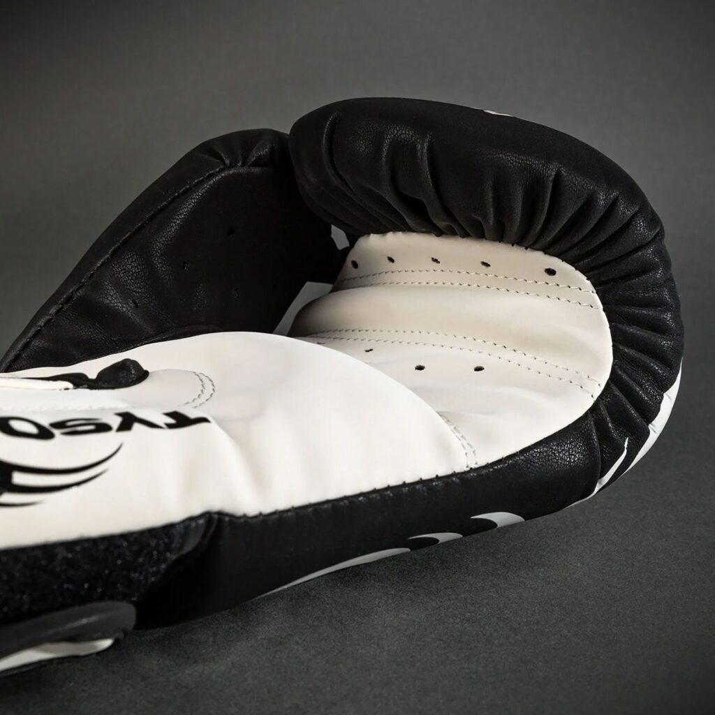 Боксёрские перчатки Venum Mike Tyson Replica Boxing