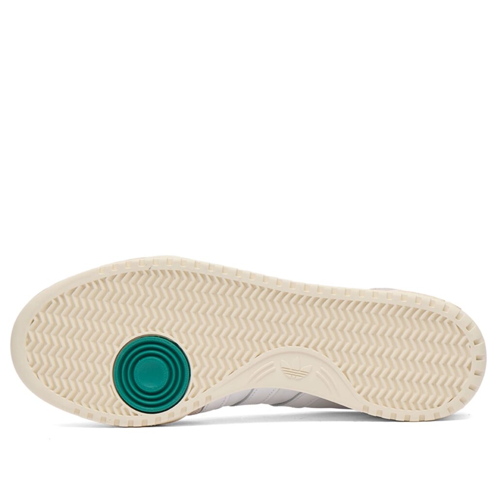 Кроссовки adidas Tangum