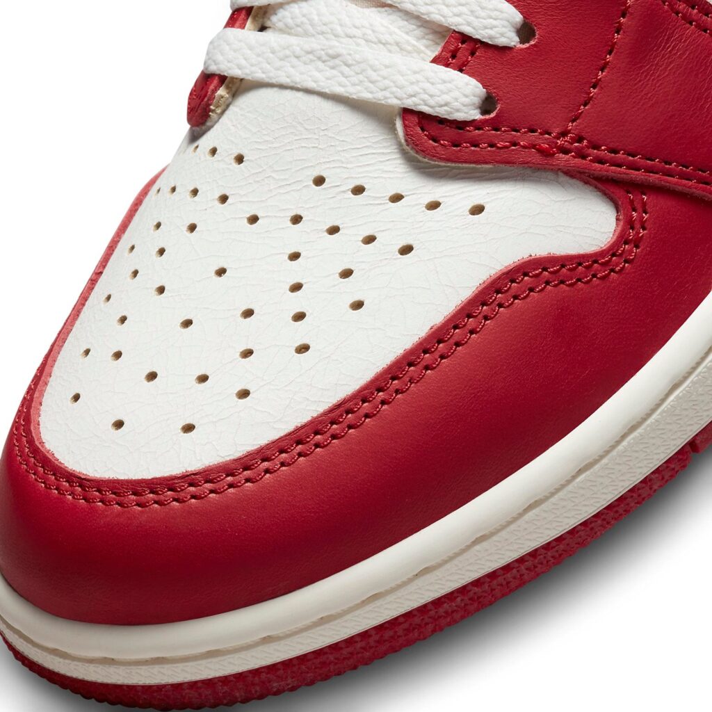 Кроссовки Air Jordan 1 Retro High OG 'Chicago Lost & Found' DZ5485-612