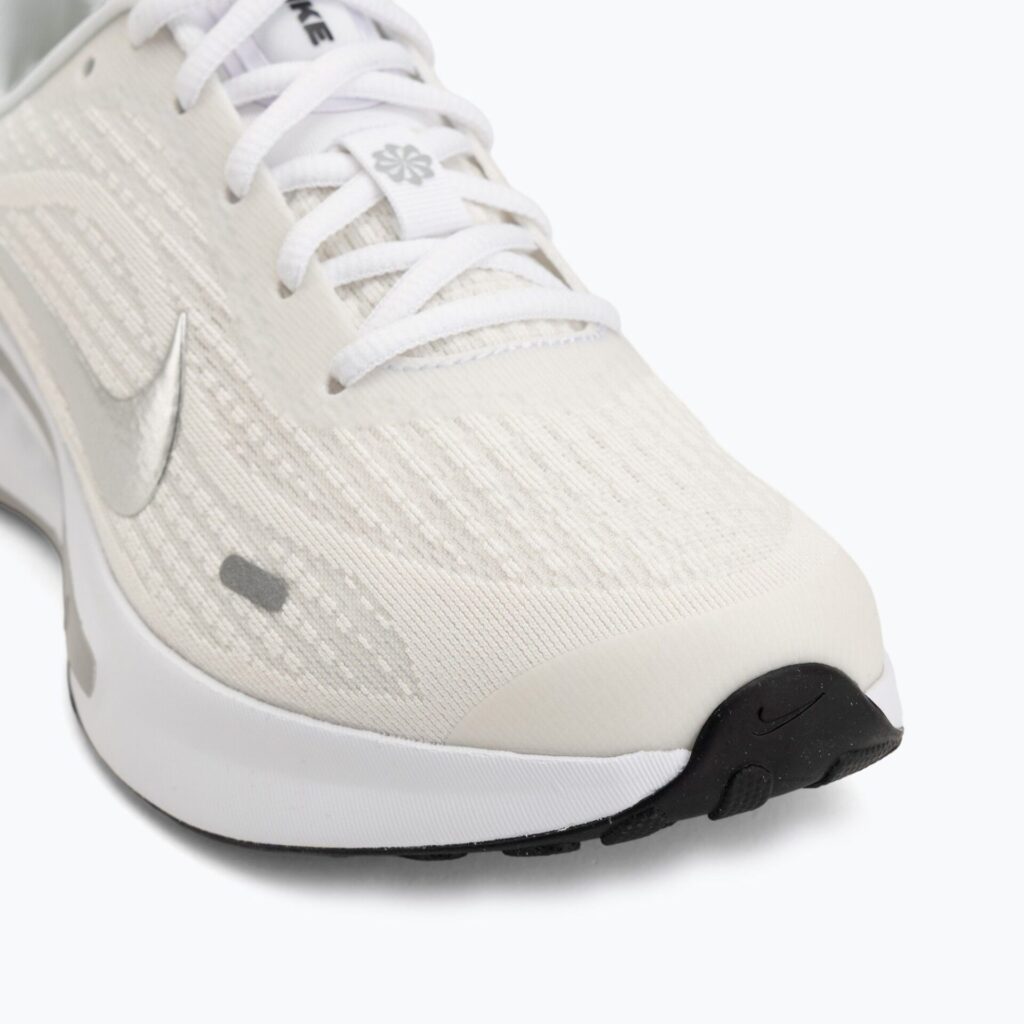 Женские кроссовки для бега Nike Journey Run white/sail/black/metallic silver