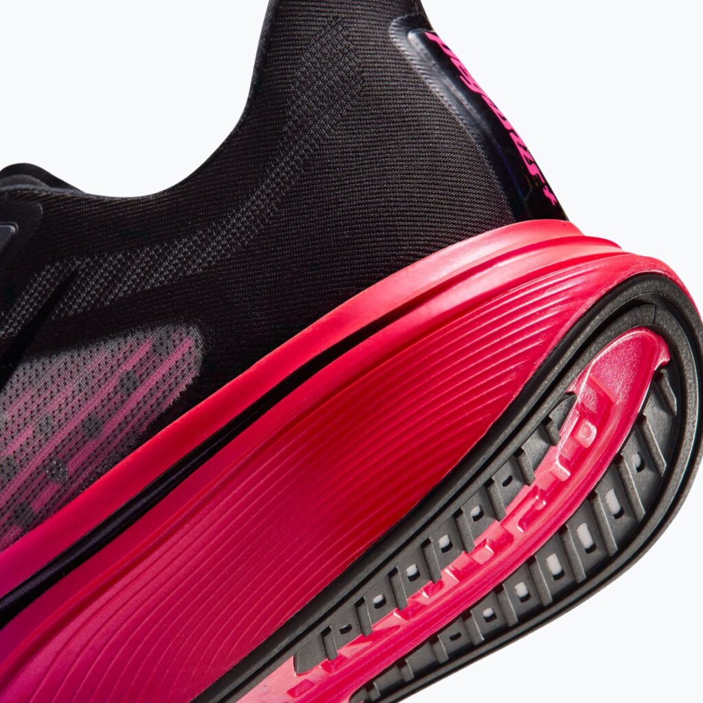 Женские кроссовки Nike Pegasus Plus 2 black/hyper pink/laser crimson/black