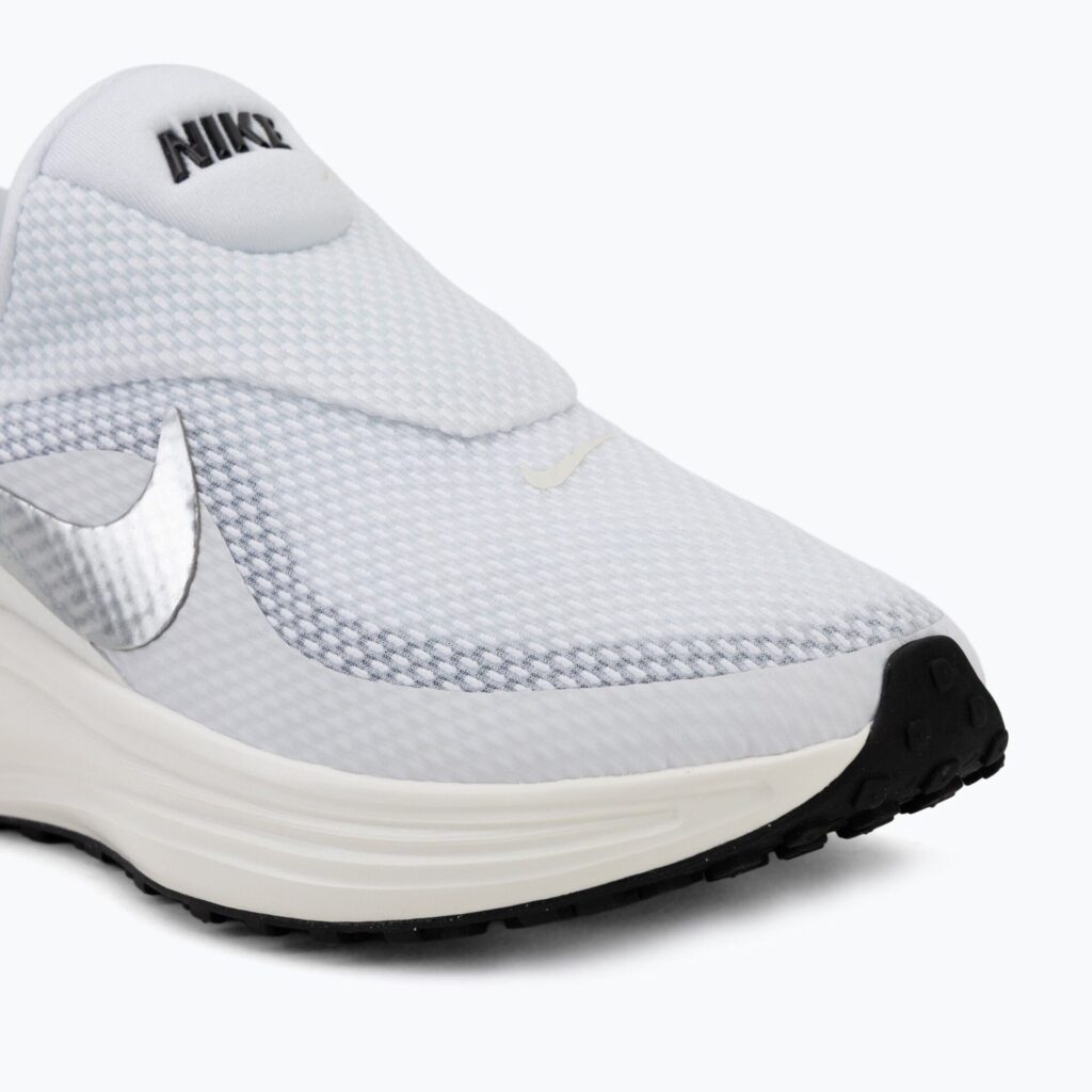 Женские кроссовки для бега Nike Revolution 8 EasyOn white/sail/black/metallic silver