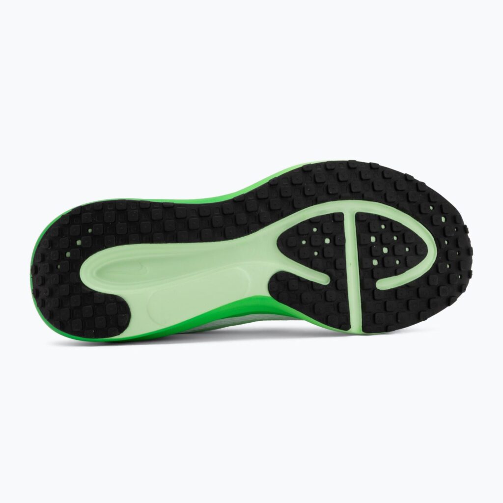 Женские кроссовки для бега Nike Revolution 8 white/cucumber calm/illusion green