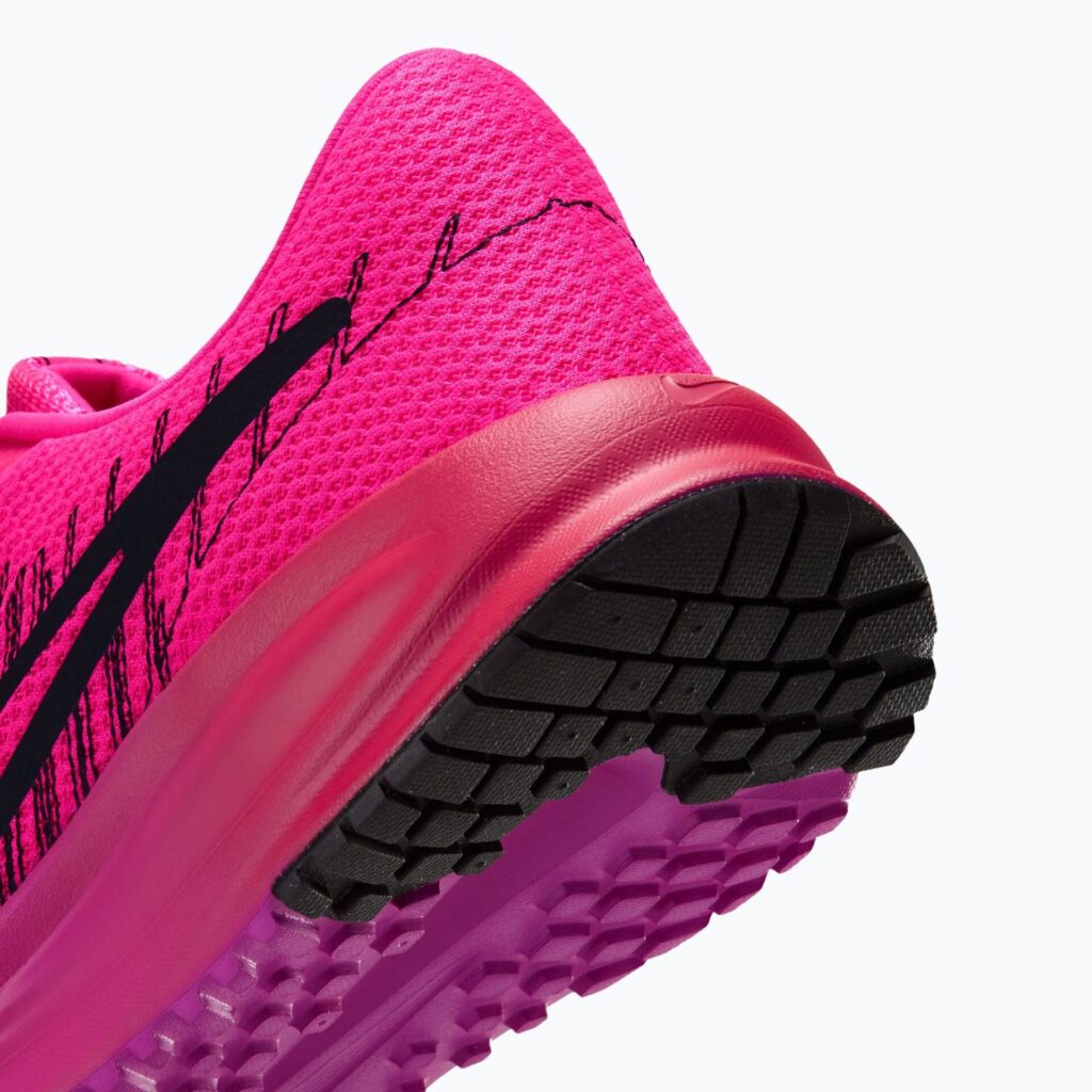 Женские кроссовки для бега Nike Run Defy hyper pink/fuchsia blast/black