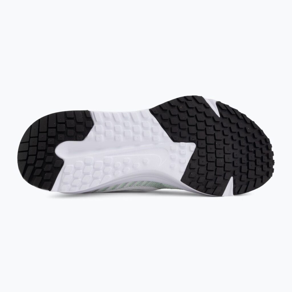 Женские кроссовки для бега Nike Run Defy white/cucumber calm/black/illusion green