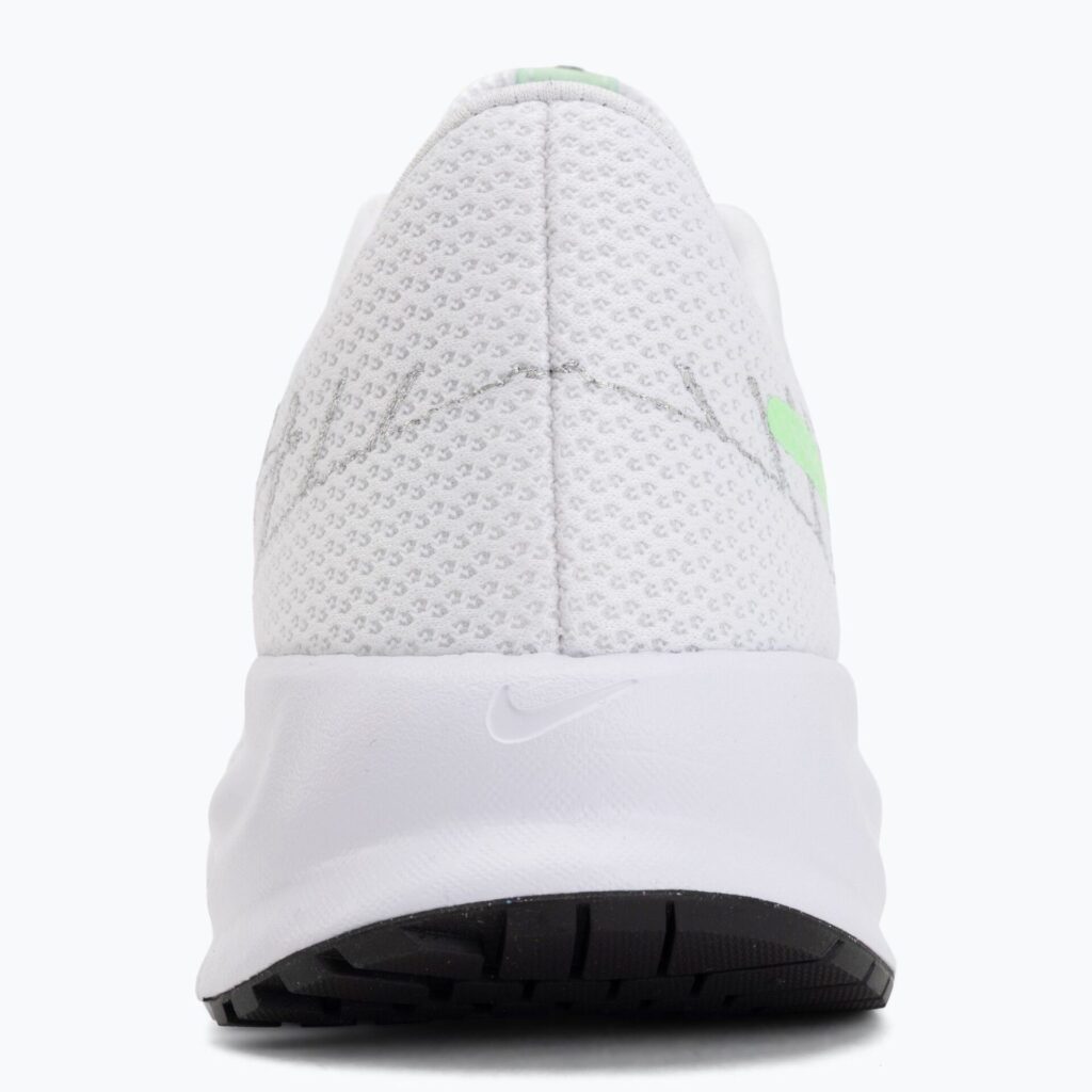 Женские кроссовки для бега Nike Run Defy white/cucumber calm/black/illusion green