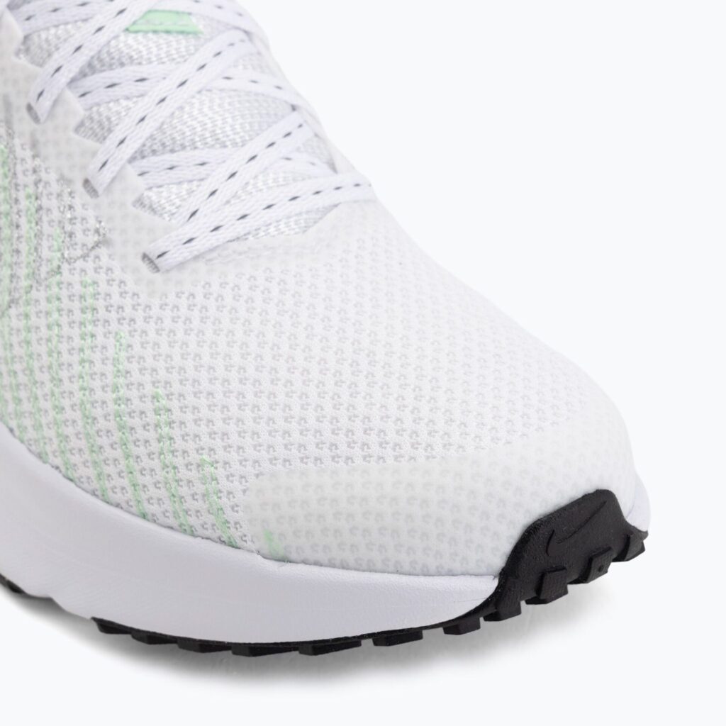 Женские кроссовки для бега Nike Run Defy white/cucumber calm/black/illusion green