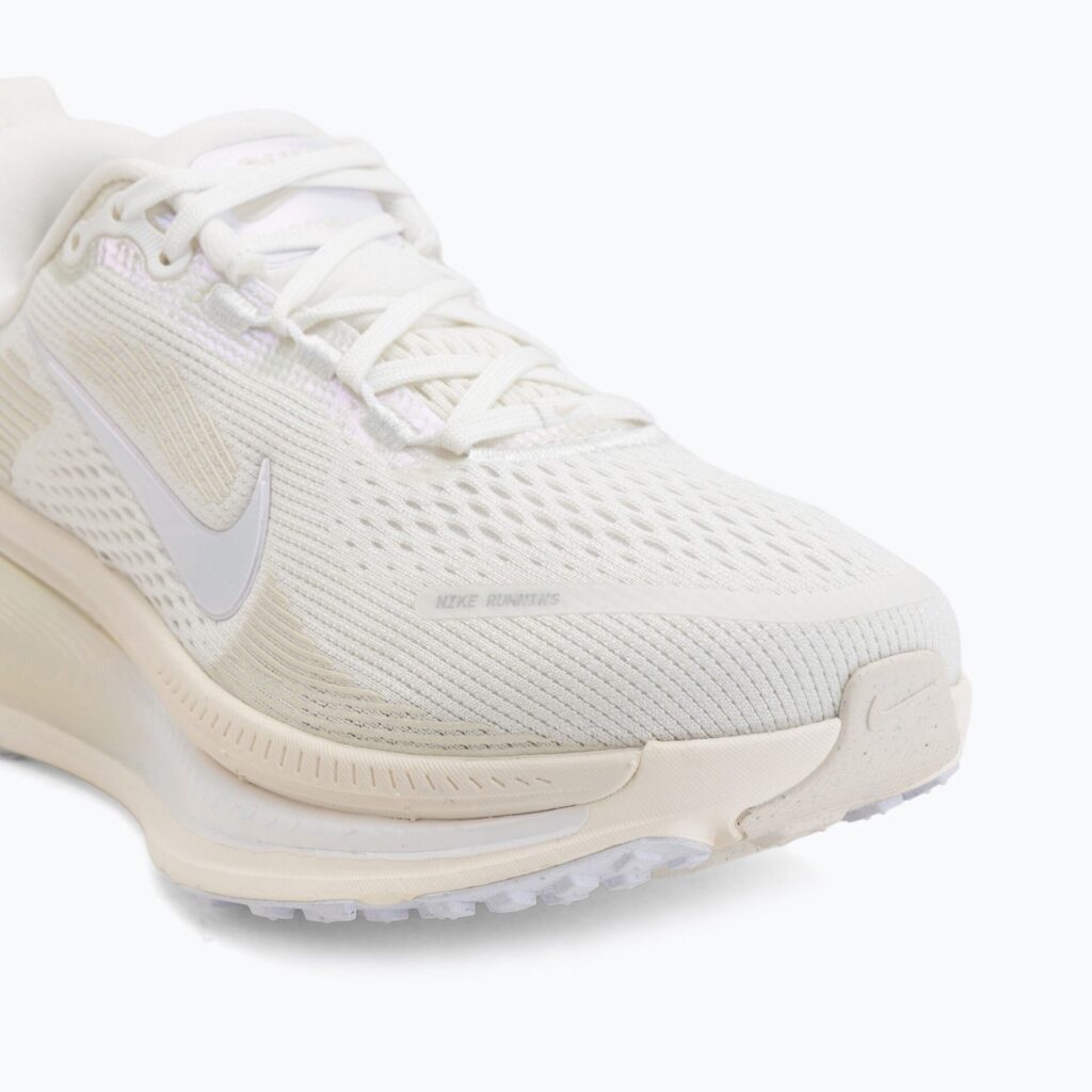 Женские кроссовки для бега Nike Vomero 18 ESS summit white/chalk/sea glass/white