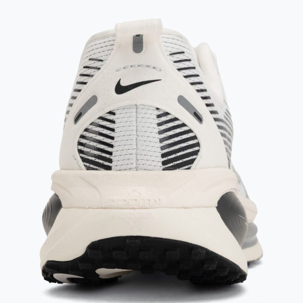 Женские кроссовки для бега Nike Vomero 18 summit white/sail/metallic silver