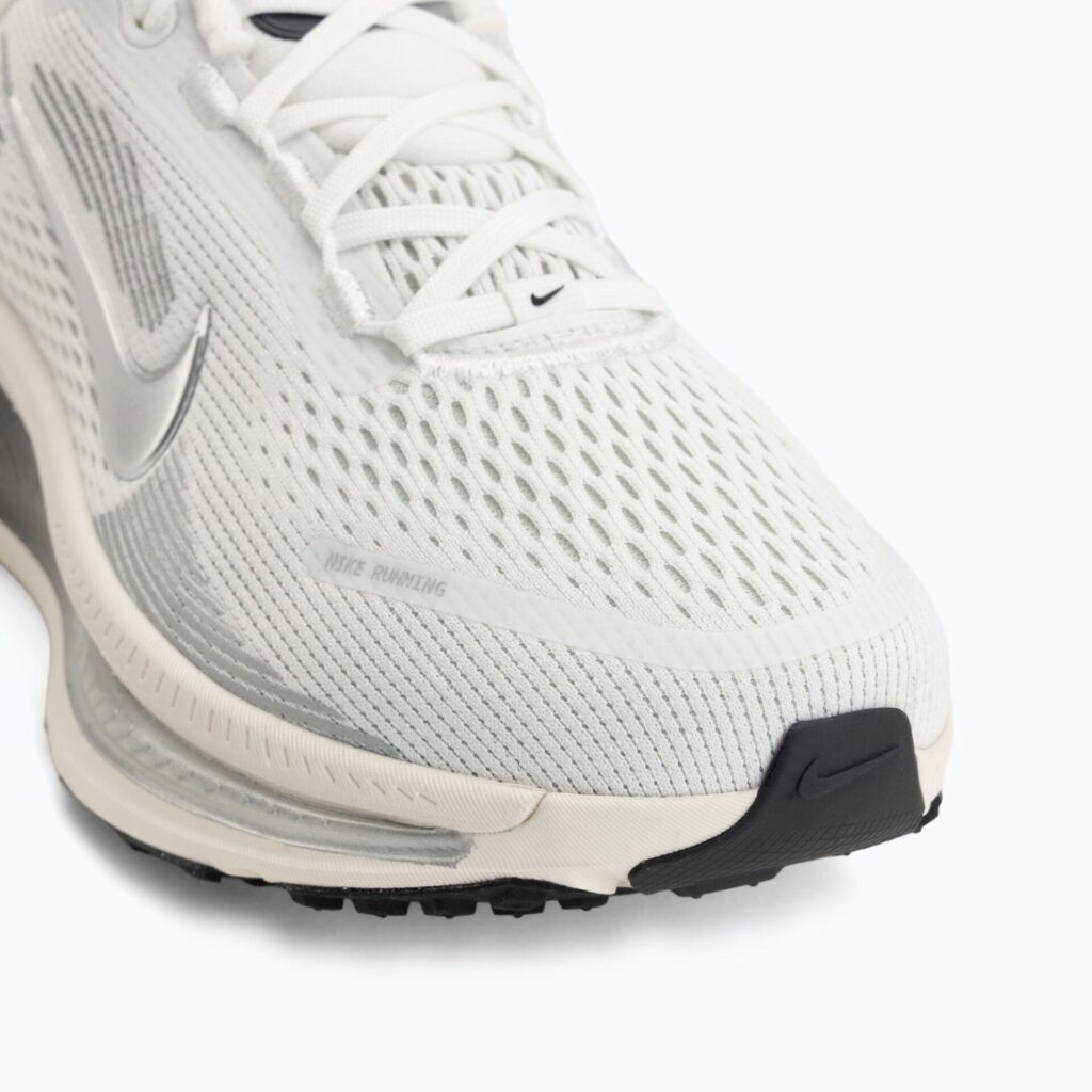 Женские кроссовки для бега Nike Vomero 18 summit white/sail/metallic silver