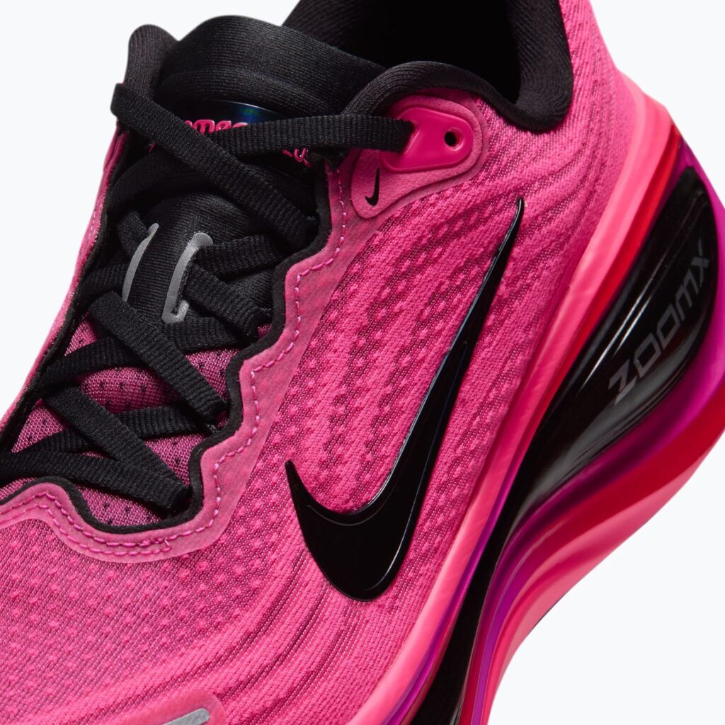 Женские кроссовки для бега Nike Vomero Plus black/hyper pink/fuchsia blast/black