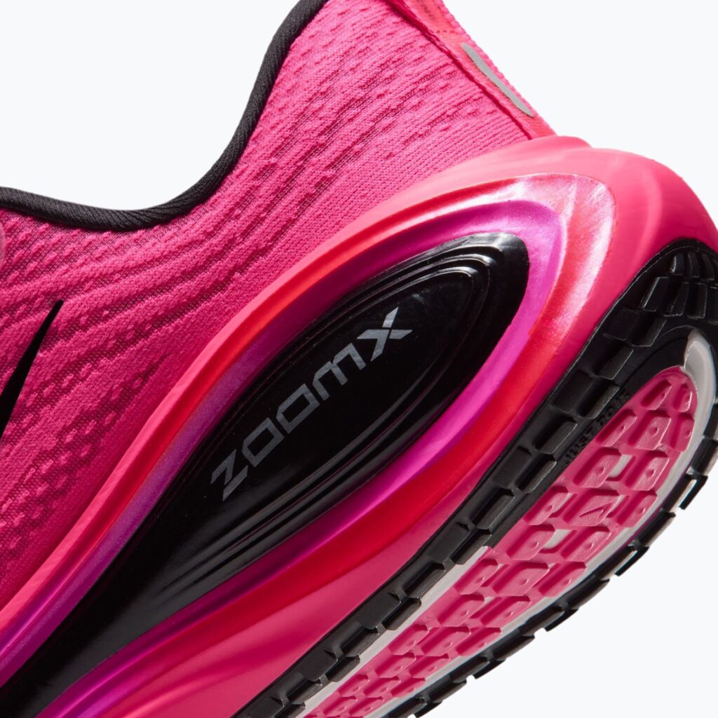 Женские кроссовки для бега Nike Vomero Plus black/hyper pink/fuchsia blast/black