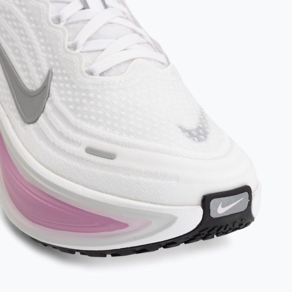 Женские кроссовки для бега Nike Vomero Plus white/bleached lilac/metallic silver