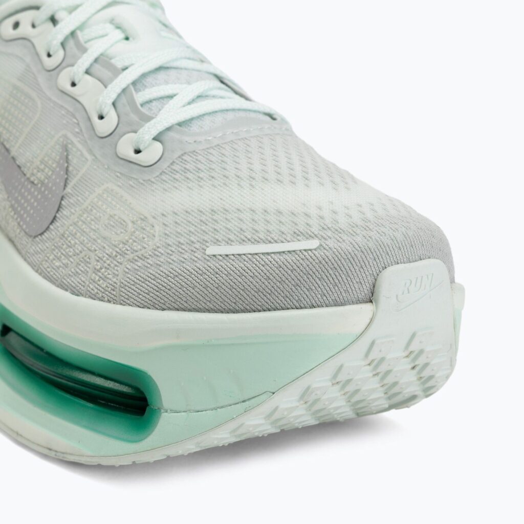Женские кроссовки для бега Nike Vomero Premium barely green/metallic silver
