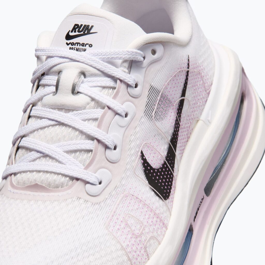 Женские кроссовки для бега Nike Vomero Premium white/summit white/bleached lilac/black