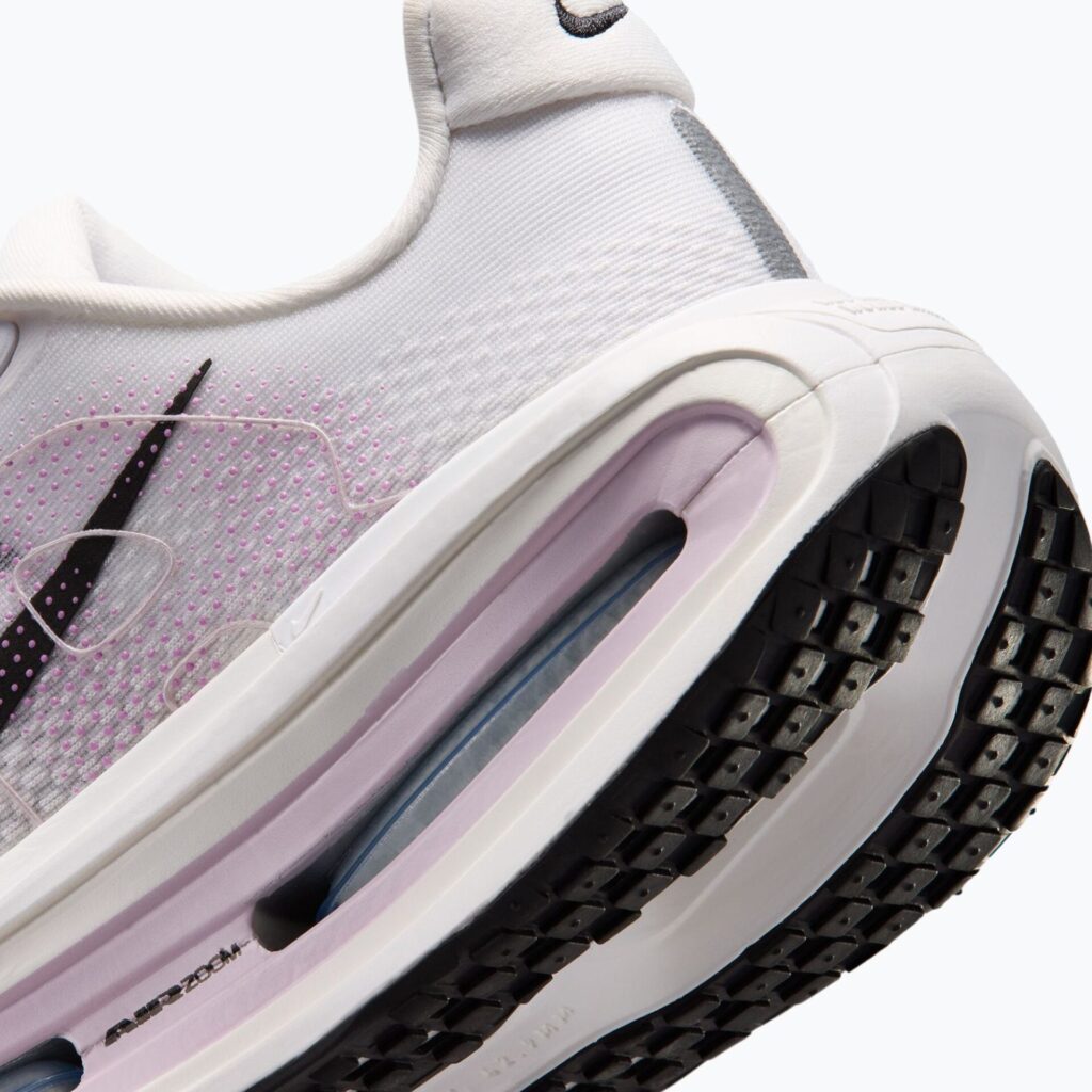 Женские кроссовки для бега Nike Vomero Premium white/summit white/bleached lilac/black